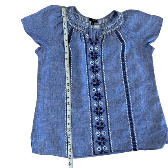 Talbots  100% Linen Blue Embroidered Short Sleeve Blouse Petite Medium - Picture 3 of 8